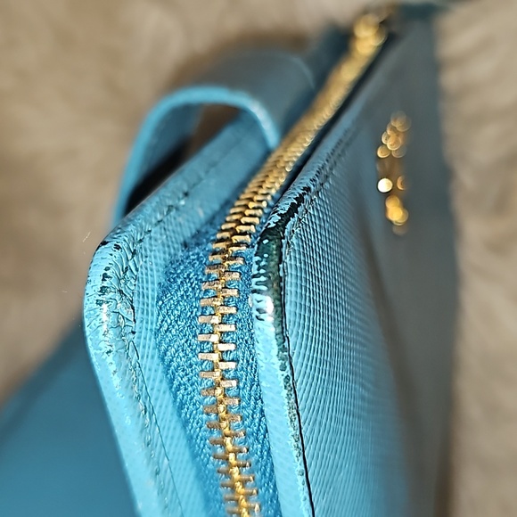 Prada zippy wallet, comes with the prada card - Picture 9 of 9